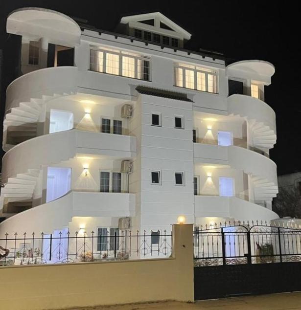 Hotel Vila Herta Драч Екстериор снимка